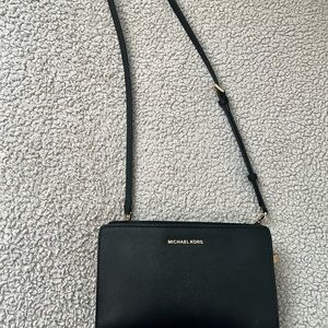 Michael Kors shoulder/ cross body purse